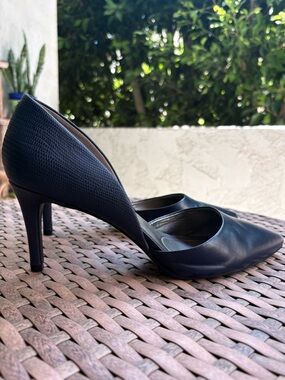 Bandolino Navy Blue D’Orsay Pointed Toe Pumps Size 10